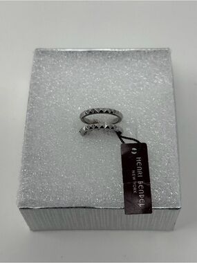 Henri Henri Bendel ring size 6 Silver Tone